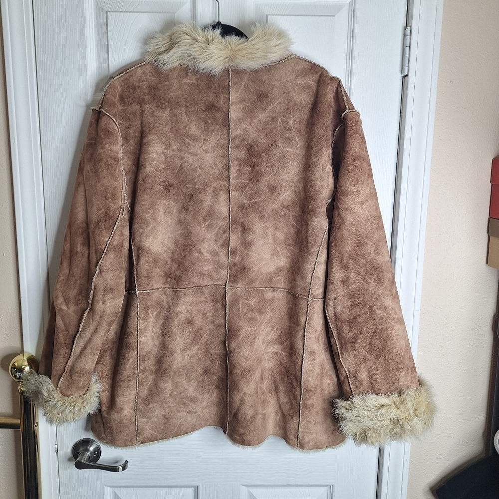Outbrook Women’s Faux Fur and Suede Winter Jacket Size XXL Y2K - Picture 4 of 8